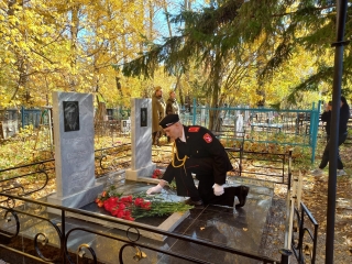 Кадеты Малосалаирской школы почтили память Героя Советского Союза Поскребышева Ивана Сергеевича и посетили его могилу после реставрации